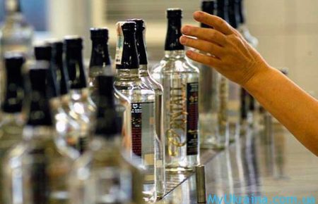 Збільшиться споживання сурогату, — Крамаренко про підвищення цін на алкоголь