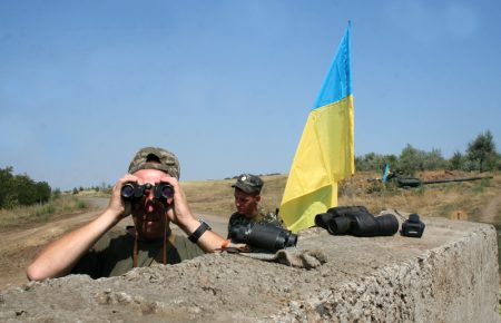 День прапора України у зоні АТО: з опівночі зафіксовано 4 випадки порушення перемир’я