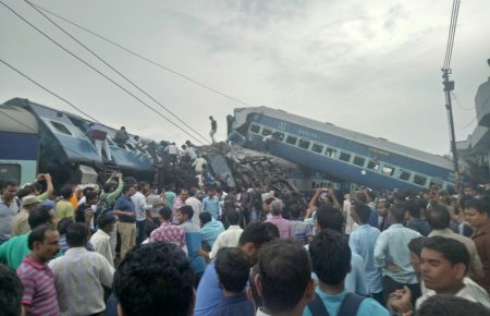 В Індії з рейок зійшов потяг: десять загиблих та більше 100 поранених