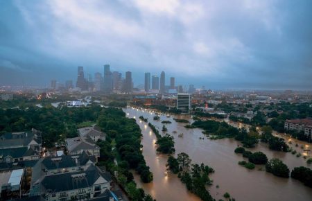 Повінь в Техасі: затоплені вулиці і будинки найбільшого міста штату (ФОТО і ВІДЕО)