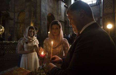 Порошенко з родиною помолились за Україну(ФОТО)