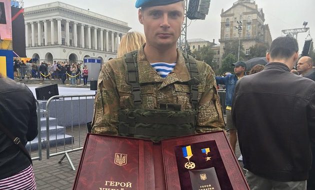Герой України Чибінєєв підтвердив, що його родичі постраждали від вибуху біля Кабміну Герой України Чибінєєв підтвердив, що його родичі постраждали від вибуху біля Кабміну