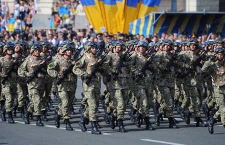 Показали тренування українських бійців до параду до Дня Незалежності України (ВІДЕО)