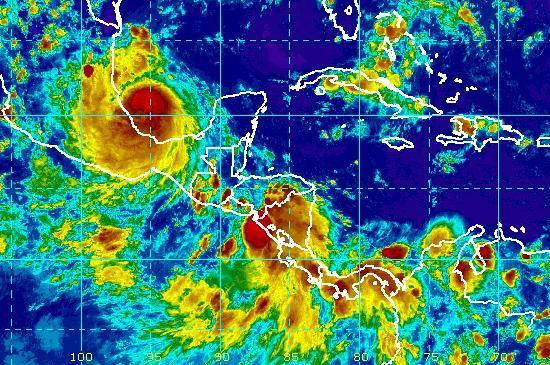 У Карибському морі вирує ураган «Франклін» (ВІДЕО)