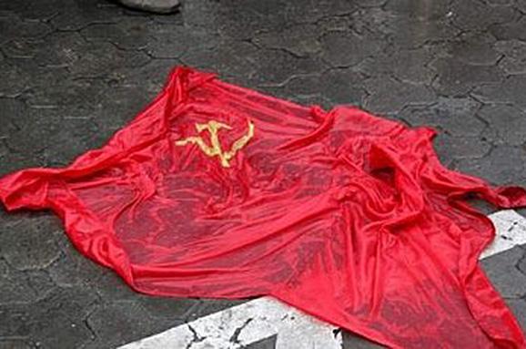 Как народный депутат Верховного Совета СССР от Красного Луча в августе 1991 запрещал КПСС