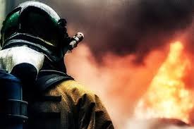Пожарные не смогли начать работать из-за артобстрела на Донеччине: сгорело 10 домов