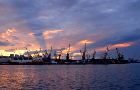 У Маріупольському порту розповіли, які збитки отримують через перекриття Керченської протоки