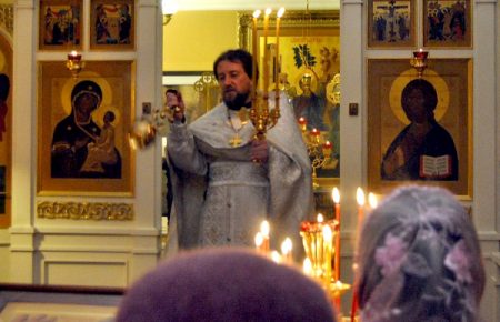 В білоруському борделі затримано священика з РФ. Підозрюють у торгівлі людьми