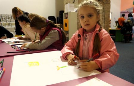 Рисунки детей, которые видели войну презентуют в столице, — организаторка о необходимостях для мероприятия