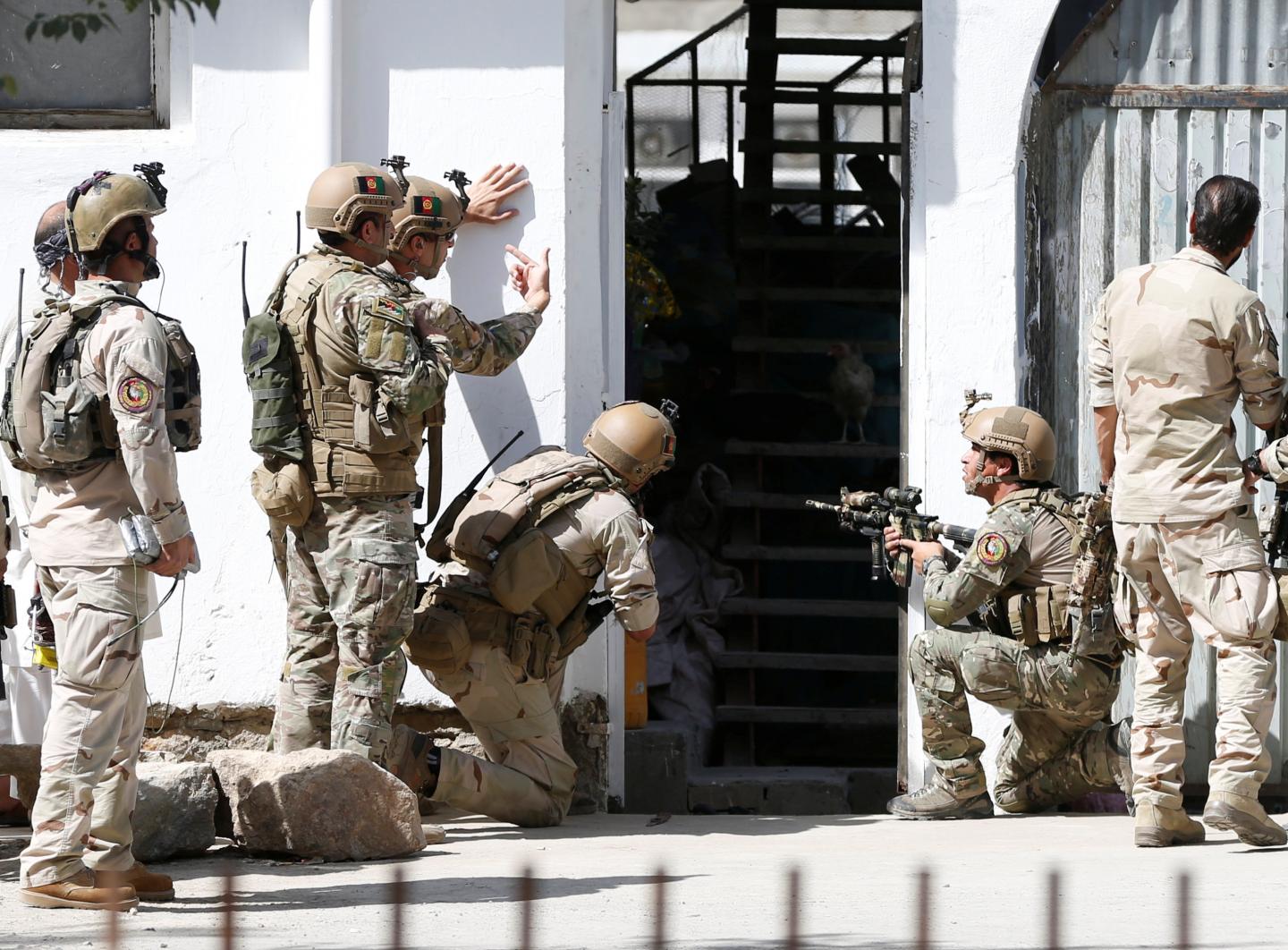 Поблизу мечеті в Афганістані підірвався смертник: щонайменше 20 людей загинуло