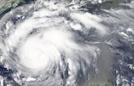 До узбережжя США наближається потужний ураган «Харві». Відео з космосу