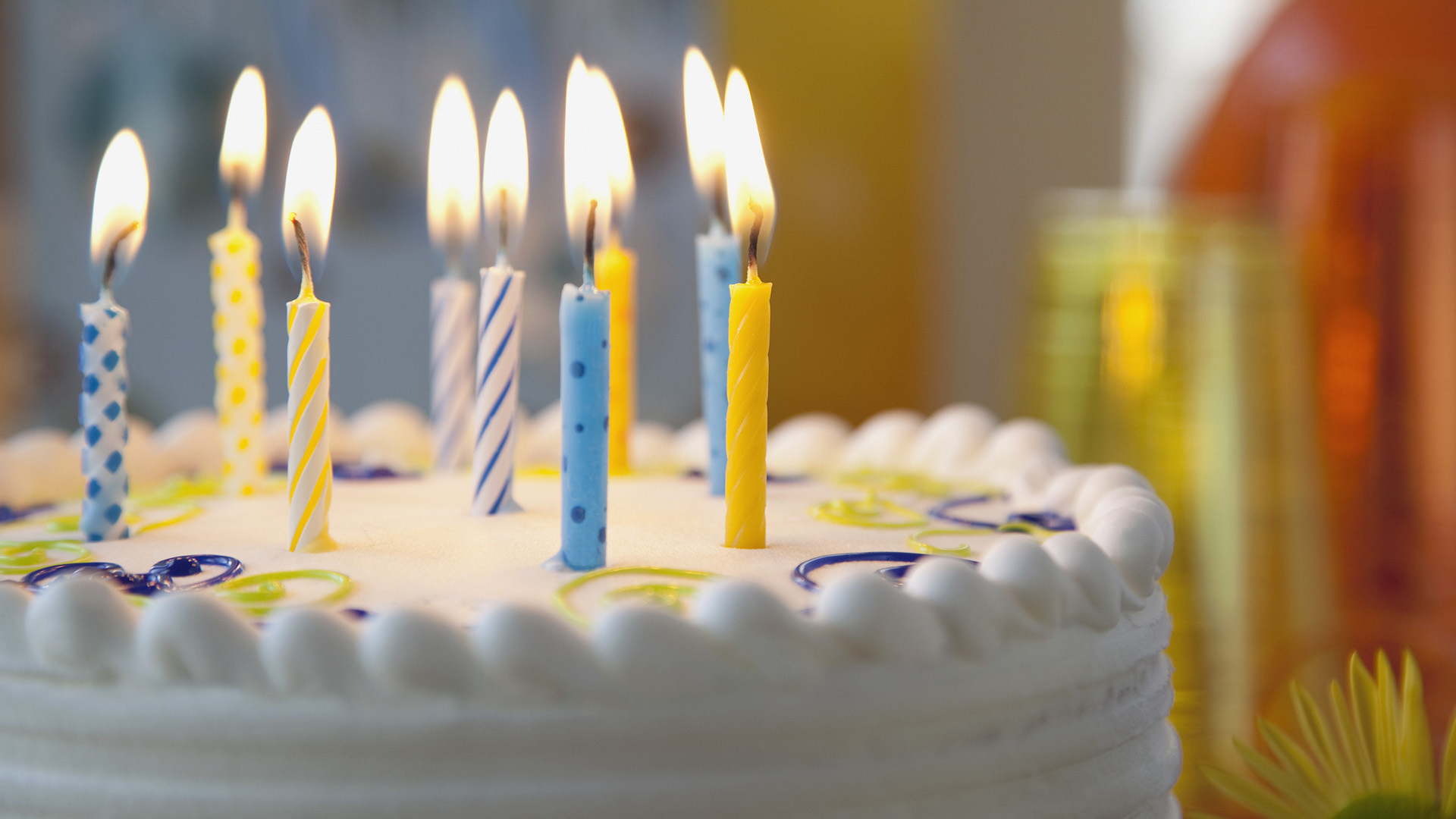 Науковці довели, що задувати свічки на торті не дуже безпечно