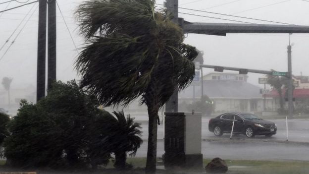 В Техасі оголосили режим стихійного лиха через ураган «Харві» (ВІДЕО)