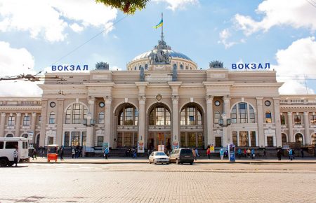 У Одесі евакуюють людей із вокзалу через повідомлення про замінування