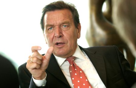 Колишній канцлер Німеччини Герхард Шредер пішов з ради директорів «Роснефти»