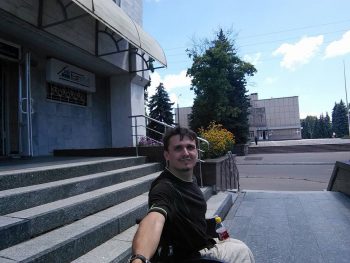 «Інкасатори підняли мене з візком, бо заважав проїхати по тротуару», — житель Кременчука
