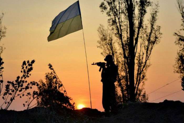 Доба на Донбасі: двоє українських військових отримали поранення