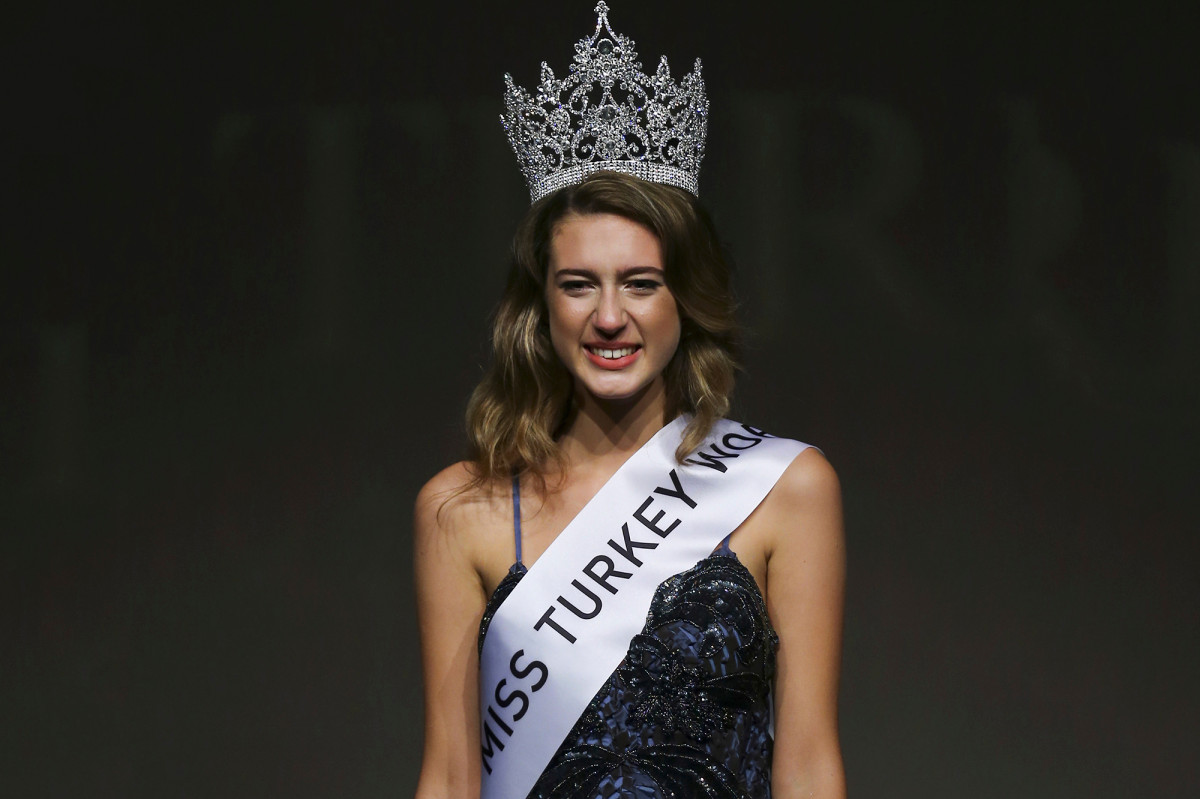 У міс Туреччини відібрали корону через «політичний» твіт