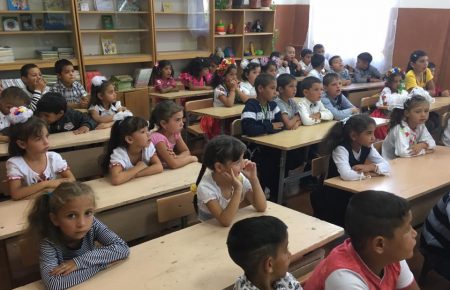 Ромські діти, які пішли до школи, вірять - освіта дасть краще майбутнє