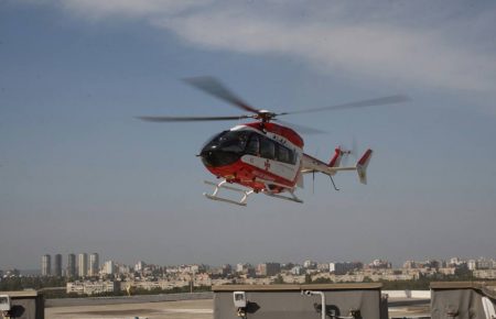 Вперше за 10 років на даху Інституту серця приземлився вертоліт з пацієнткою (ФОТО)