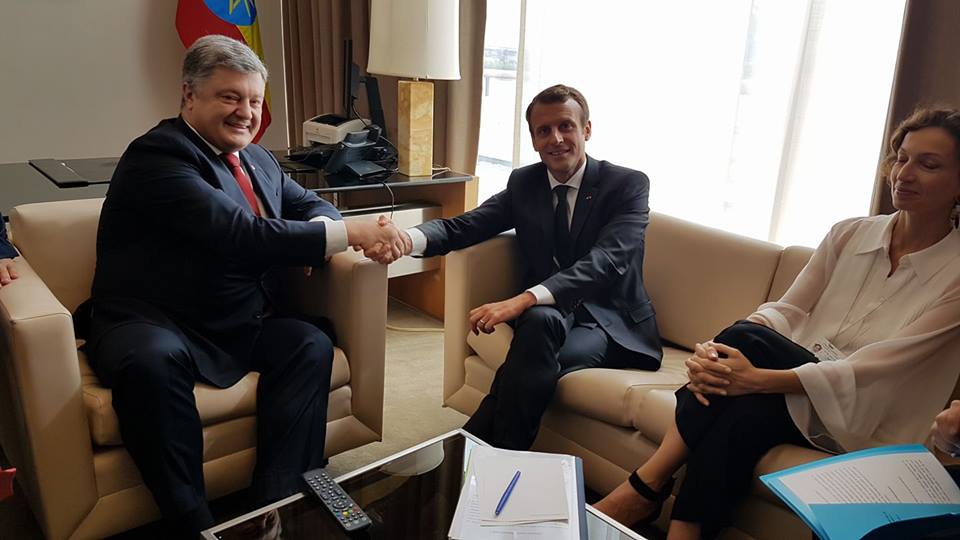 Порошенко та Макрон скоординували позиції щодо розгортання миротворчої місії ООН на Донбасі (ФОТО)