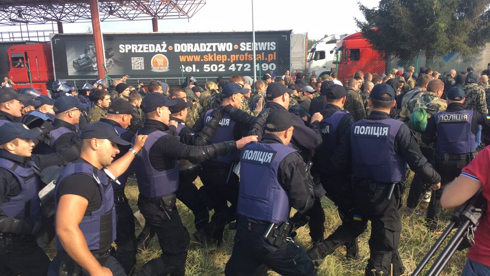 Поліція не допустила зіткнення прихильників та противників Саакашвілі на кордоні з Польщею