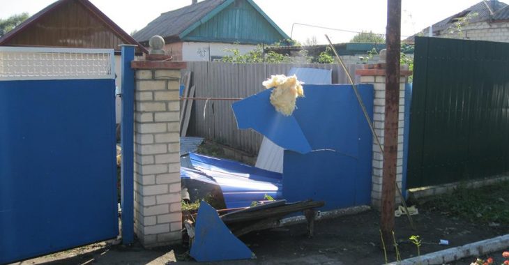 Внаслідок буревію у Сватовому було пошкоджено майже 400 будинків (ФОТОРЕПОРТАЖ) Внаслідок буревію у Сватовому було пошкоджено майже 400 будинків (ФОТОРЕПОРТАЖ)