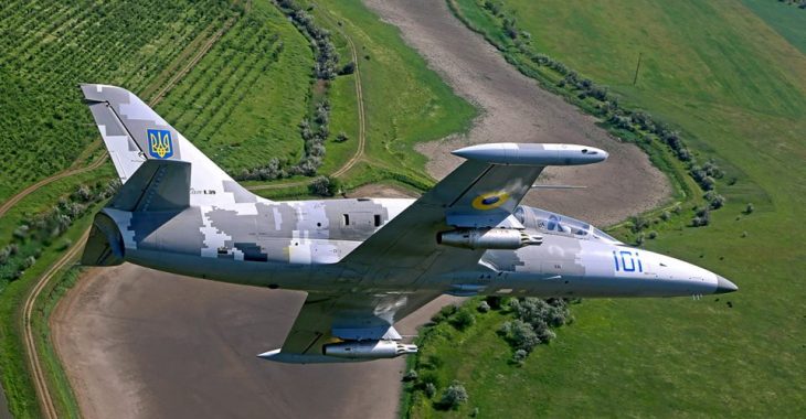 На Хмельниччині розбився літак. Двоє людей загинуло На Хмельниччині розбився літак. Двоє людей загинуло