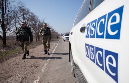 Американські співробітники місії ОБСЄ виїздять з Донецька