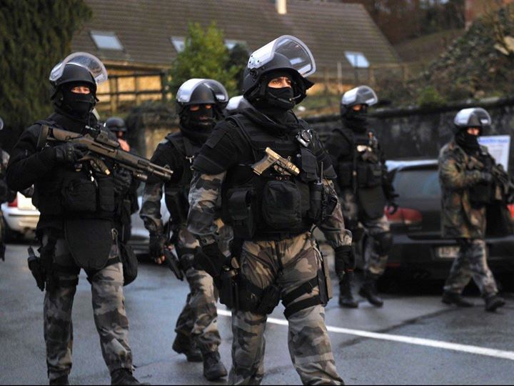 У Парижі затримали трьох підозрюваних у підготовці терактів