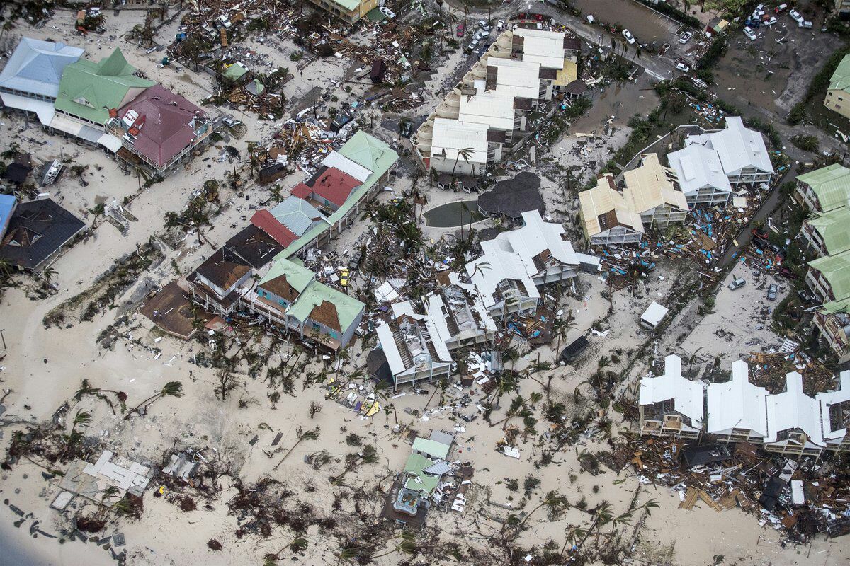 Ураган "Ірма" вдарив по острову Барбуда і знищив більшість домівок  (ФОТО)