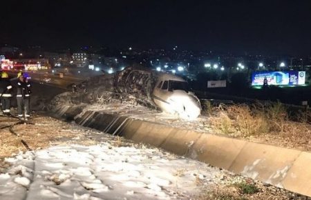 У Стамбулі під час посадки розбився приватний літак: є загиблий (ВІДЕО)