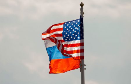 Росія заявила про захоплення своїх дипустанов у США