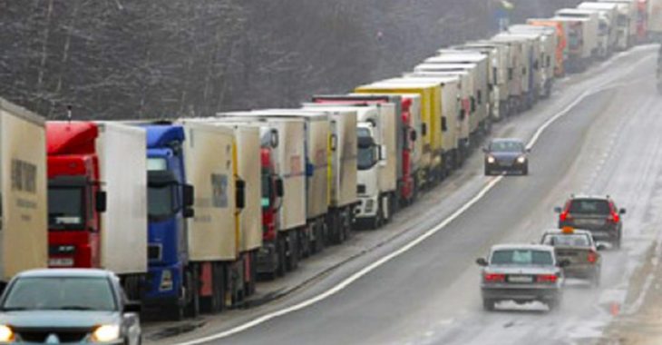 Мешканці двох сіл перекрили міжнародну трасу на Рівненщині з вимогою побудувати до них дороги Мешканці двох сіл перекрили міжнародну трасу на Рівненщині з вимогою побудувати до них дороги