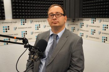 Киеву надо менять стратегию и добиваться обменов политзаключенных, — адвокат Полозов