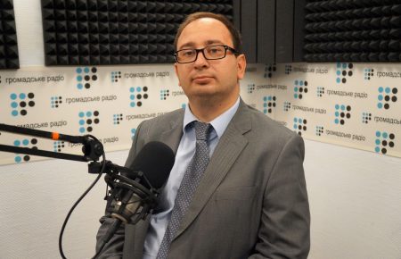 Киеву надо менять стратегию и добиваться обменов политзаключенных, — адвокат Полозов