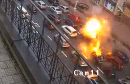 З’явилося відео моменту вибуху авто на розі вулиць Басейної і Скоропадського