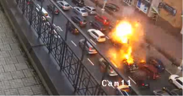 З’явилося відео моменту вибуху авто на розі вулиць Басейної і Скоропадського