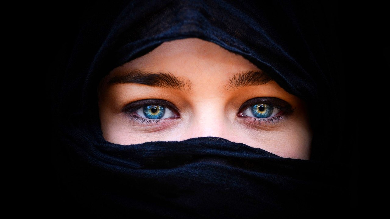 Таліби в Афганістані зобов’язали жінок на телебаченні закривати обличчя