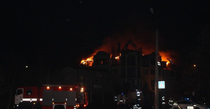 У Києві горів будинок, де проживають переселенці з Донеччини (ФОТО) У Києві горів будинок, де проживають переселенці з Донеччини (ФОТО)