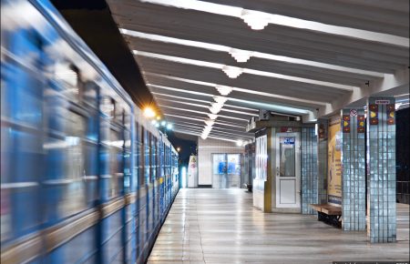 В Києві під потягом метро загинув 33-річний чоловік