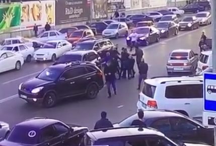 У Дагестані побили і затримали водія, який не поступився дорогою кортежу міністра (ВІДЕО)
