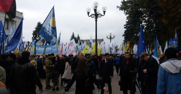 МВС допускає наявність зброї у мітингувальників під Радою МВС допускає наявність зброї у мітингувальників під Радою