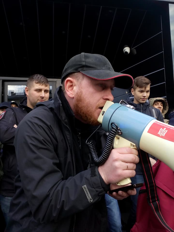 У Львові члени організації ОУН блокують концерт Сергія Бабкіна (ФОТО, ВІДЕО)