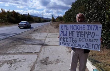 Участников одиночных пикетов в Крыму насильно заставляют сдать отпечатки пальцев и ДНК, — адвокат (ВИДЕО)