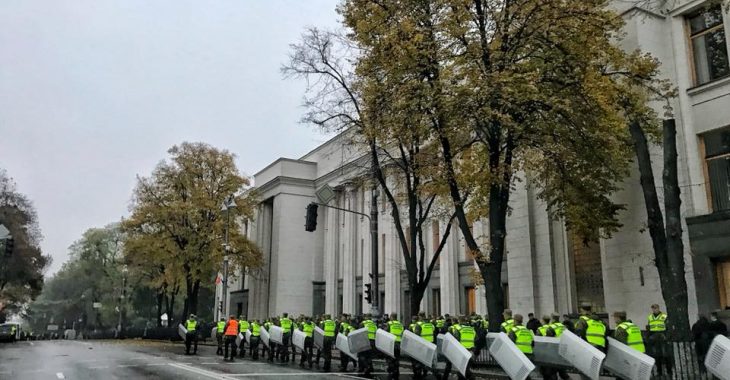 МВС просить учасників акції під ВР не провокувати правоохоронців МВС просить учасників акції під ВР не провокувати правоохоронців