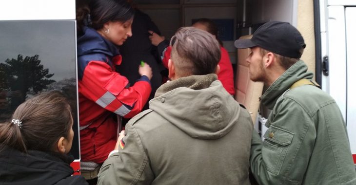 Двох затриманих у Святошинському райсуді везуть до лікарні (ФОТОРЕПОРТАЖ) Двох затриманих у Святошинському райсуді везуть до лікарні (ФОТОРЕПОРТАЖ)