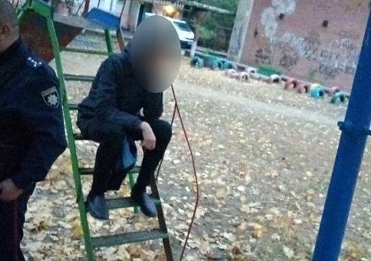 У Херсоні неповнолітнього затримали за підозрою у стрілянині (ФОТО) У Херсоні неповнолітнього затримали за підозрою у стрілянині (ФОТО)