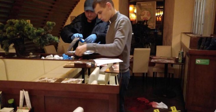 Невідомі вистрелили в голову чоловікові в київському ресторані (ФОТО) Невідомі вистрелили в голову чоловікові в київському ресторані (ФОТО)