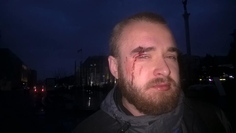 У Києві біля пам’ятника Небесної сотні побили «кіборга» і бійця АТО